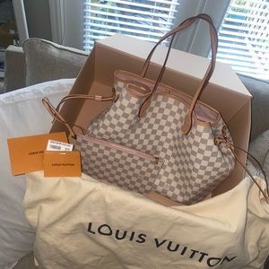 Gently used Neverfull GM NM D. Azur Rose Interior!